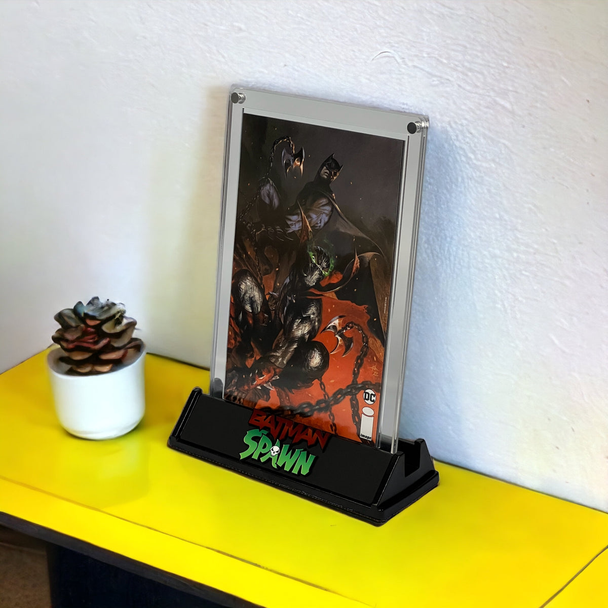 Batman / Spawn Comic Stand – Red Wolf Collectibles