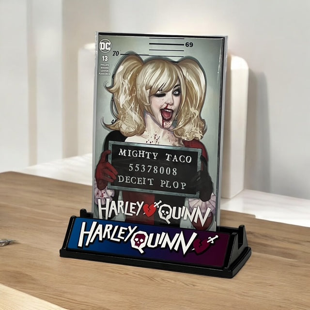 Harley Quinn (with skull) on Colored Backplate Comic Stand